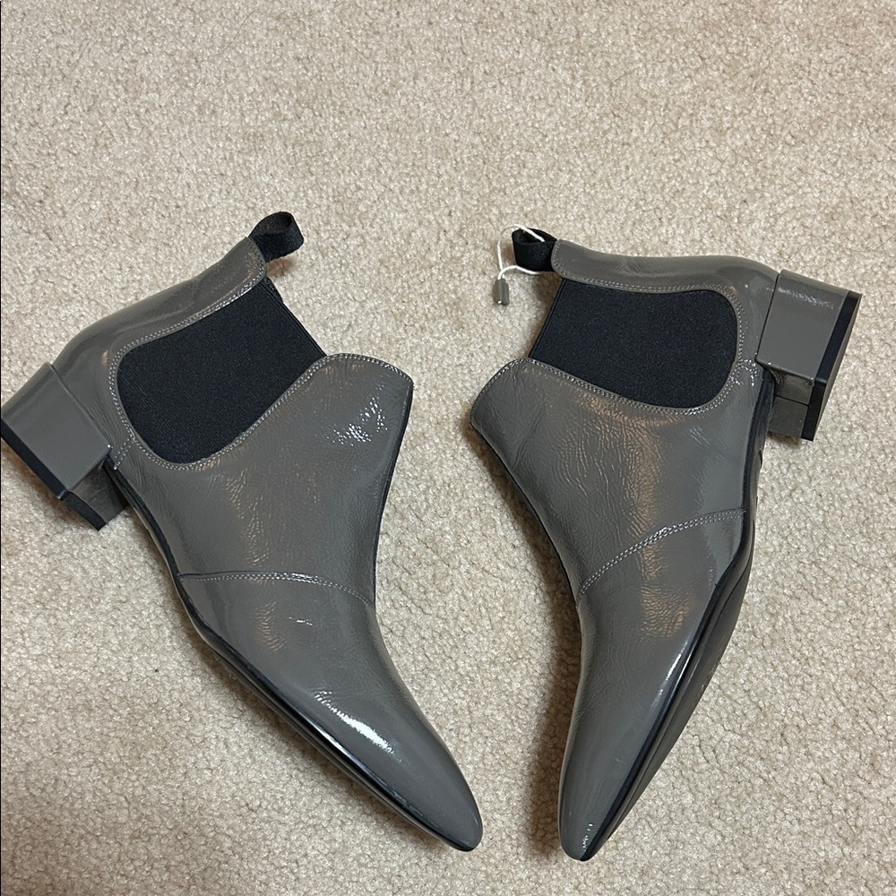 Pointed toe gray booties - Picture 5 of 5